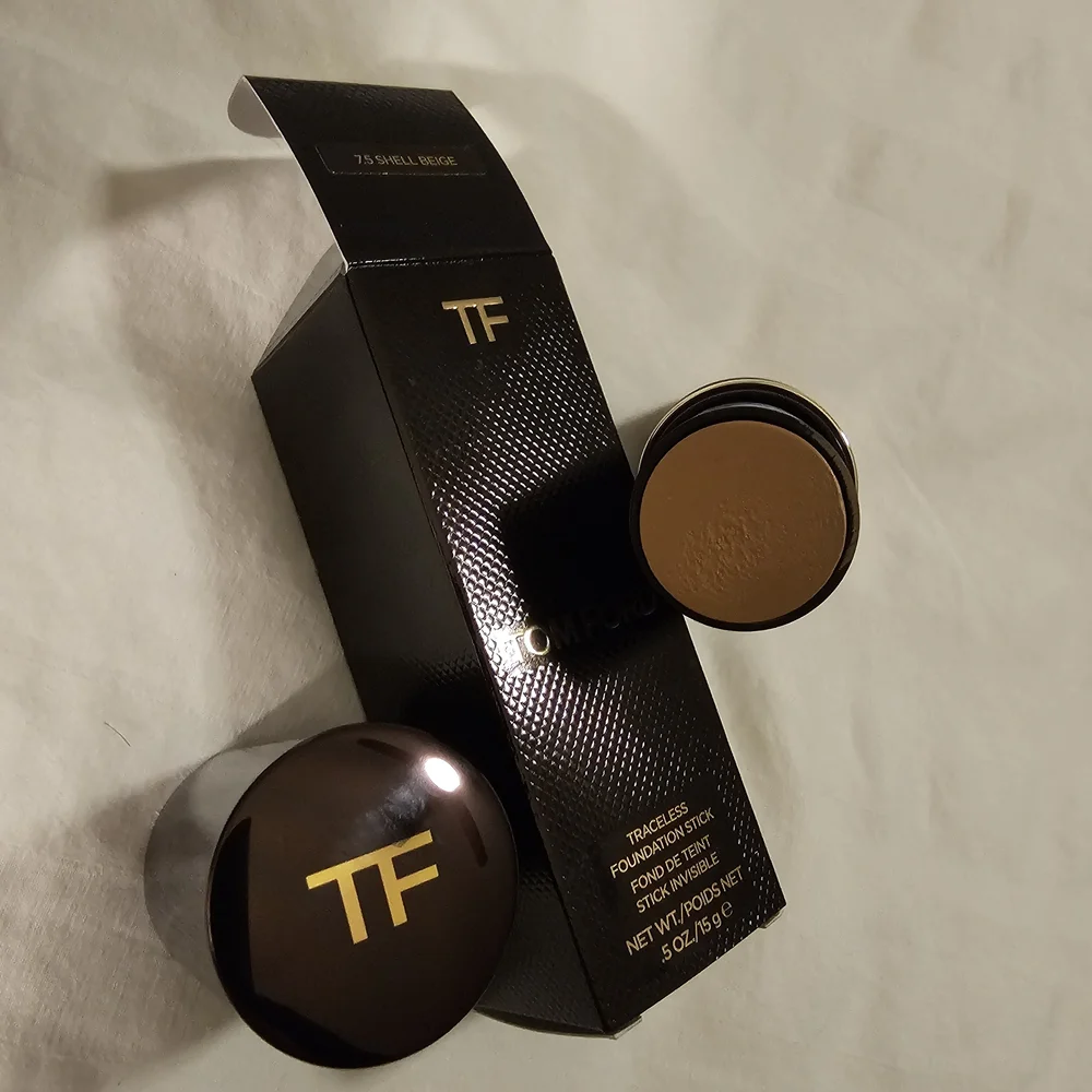 Tom Ford Traceless Foundation Stick in Shell Beige - Picture 1 of 6